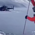 nieve muy profunda, pero ese helicoptero sale de ahí?
