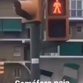 pov: vas a cruzar al calle