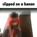 Resbaló en una banana