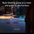 Ryan Gosling yendo a conocer a sus fans