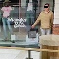 Man poses as mannequin to steal jewelry