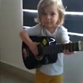 un bambino imita il cantante Luis Miguel e interpreta "La malagueña salerosa"