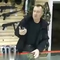 Rusos vendiendo granadas