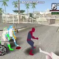 Spiderman siendo heroe