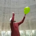 El sonido que hace un globo al explotar en una torre de refrigeración de una central nuclear