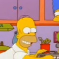 Homero canta la música de *usuario odiado*