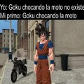 Goku chocó su moto