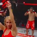 Luchador irani da una patada a la chica del ring y el público le da una paliza