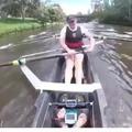 Duro entrenmiento de canoa