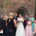 tirando palomas en la boda